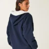 Vendbar fleece-hoodie med lynlås og kunstig pelsforing Vendbar fleece-hoodie med lynlås og kunstig pelsforing