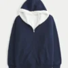 Vendbar fleece-hoodie med lynlås og kunstig pelsforing Vendbar fleece-hoodie med lynlås og kunstig pelsforing