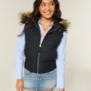 Y2K-vest med hætte og kant i imiteret pels Y2K-vest med hætte og kant i imiteret pels